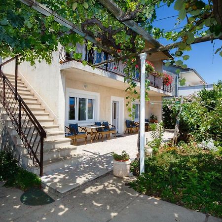 Apartmani Jelica Krk Town Eksteriør bilde
