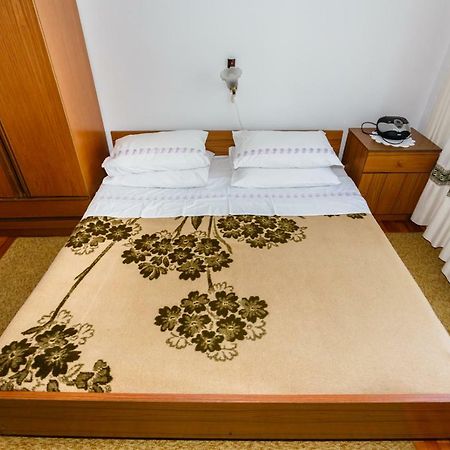 Apartmani Jelica Krk Town Eksteriør bilde