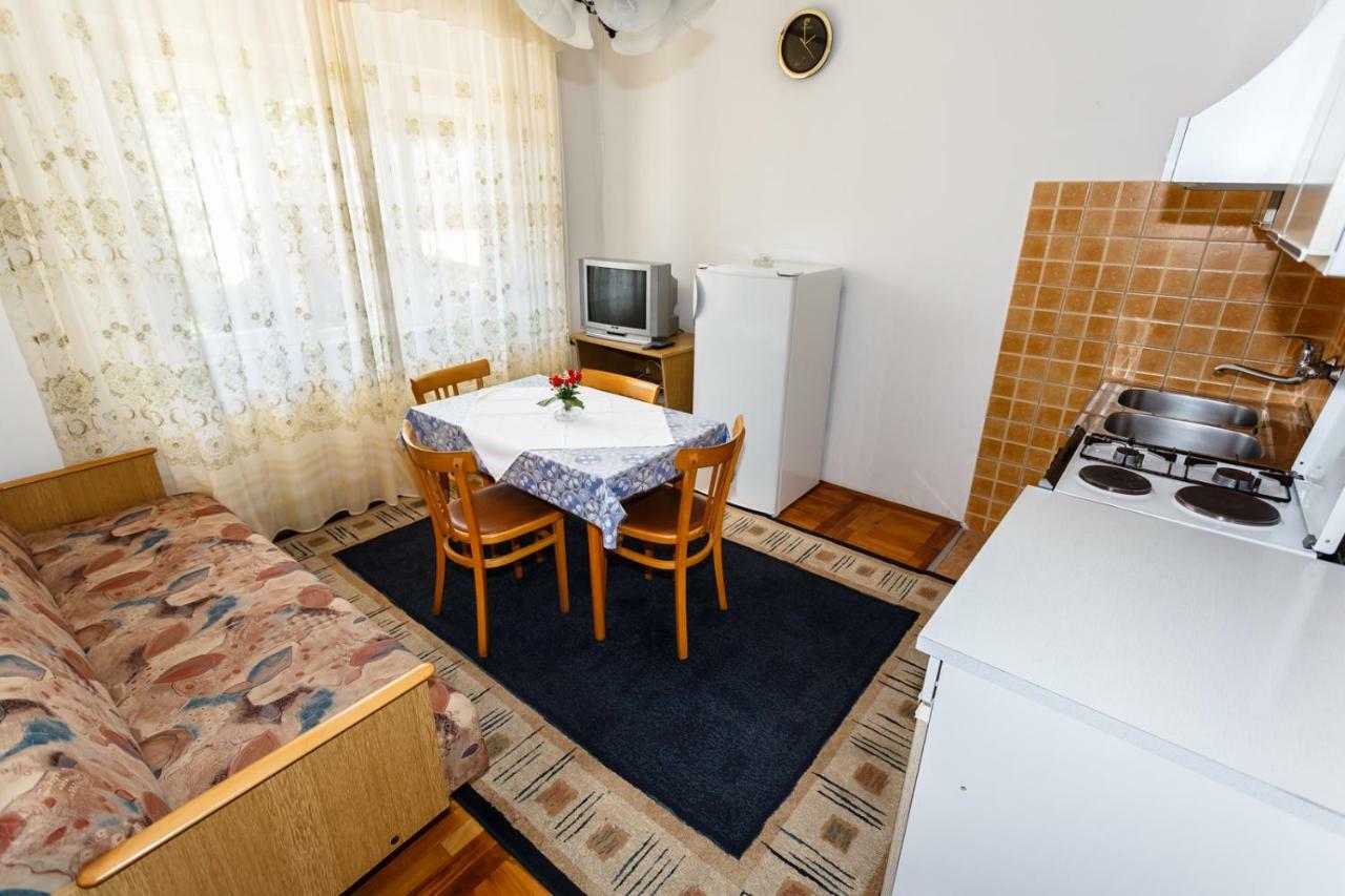 Apartmani Jelica Krk Town Eksteriør bilde
