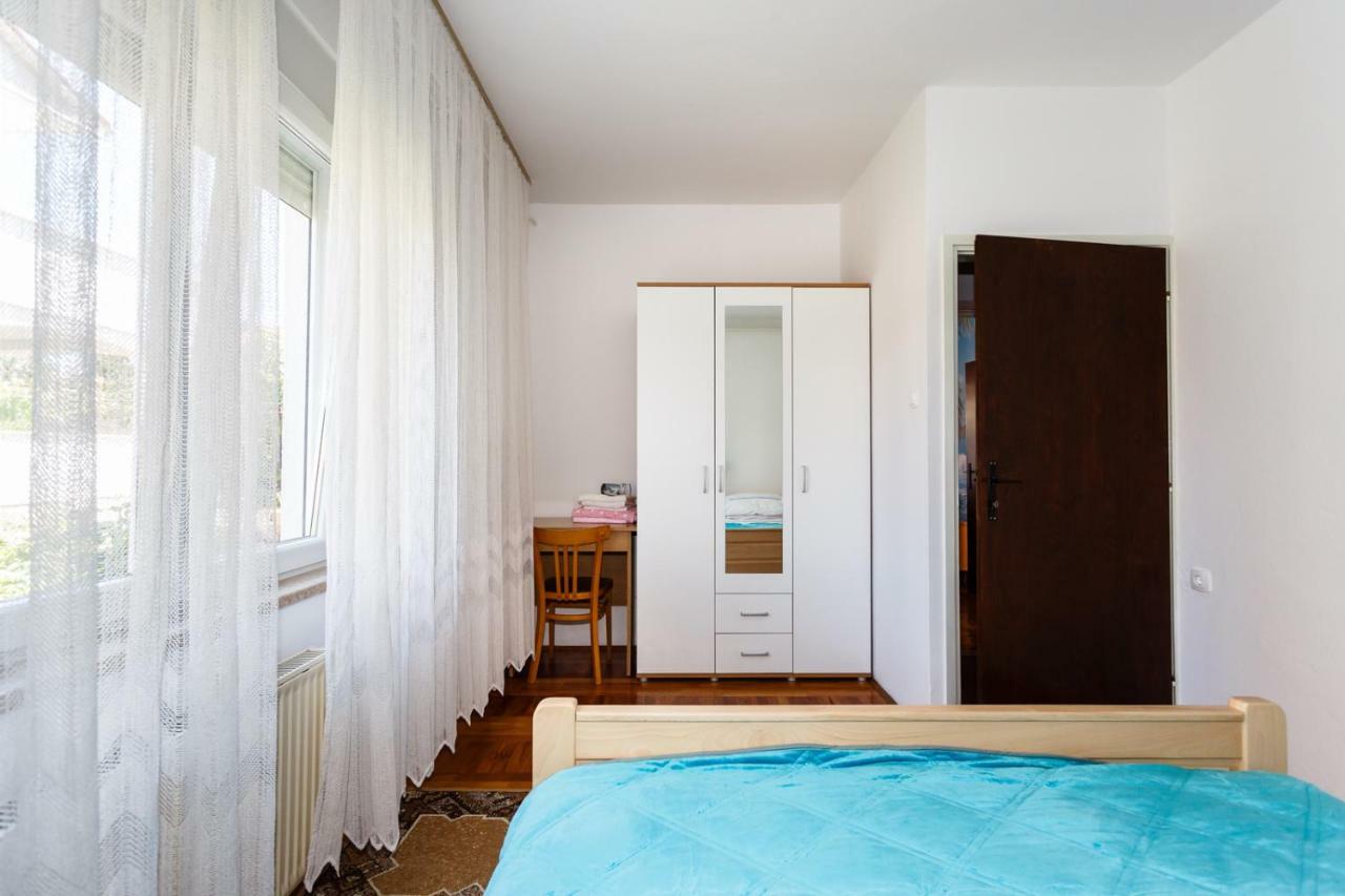 Apartmani Jelica Krk Town Eksteriør bilde