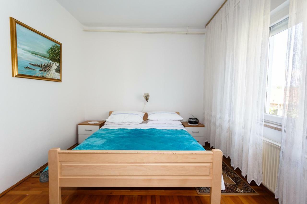 Apartmani Jelica Krk Town Eksteriør bilde