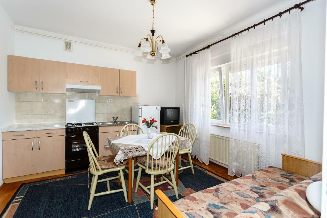 Apartmani Jelica Krk Town Eksteriør bilde
