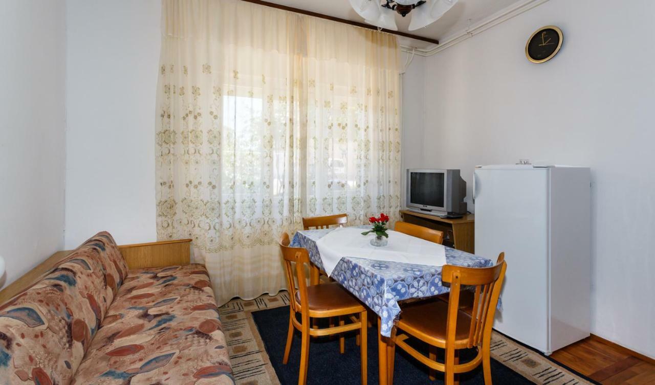 Apartmani Jelica Krk Town Eksteriør bilde